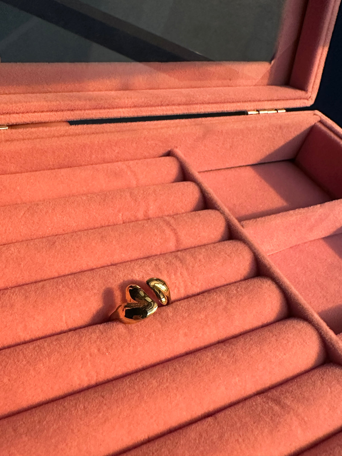 Golden Double-Curve Ring